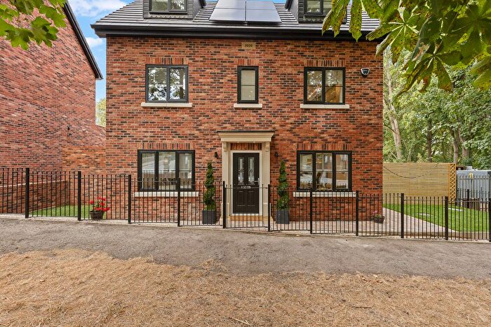 4 Bedroom Detached House For Sale In Crabtree Road, Sheffield, S5