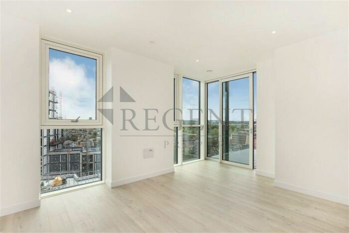 2 Bedroom Apartment To Rent In Hartingtons Court, Coster Avenue, N4