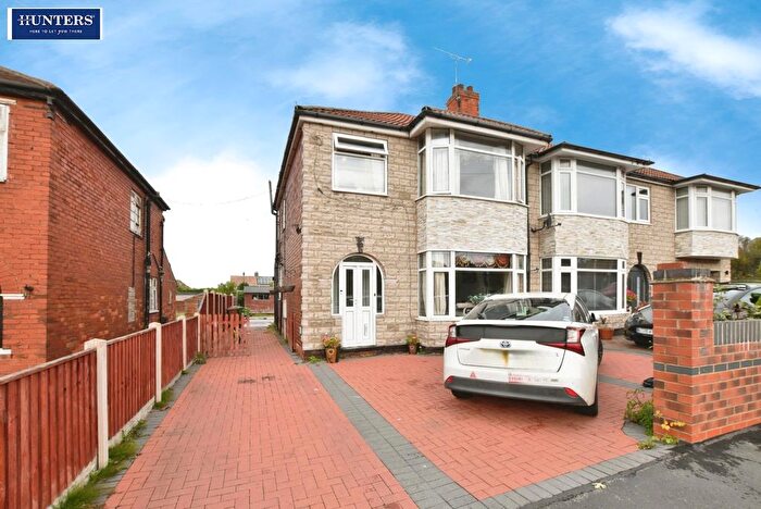 3 Bedroom Semi-Detached House For Sale In Woodland View, Scunthorpe, DN15