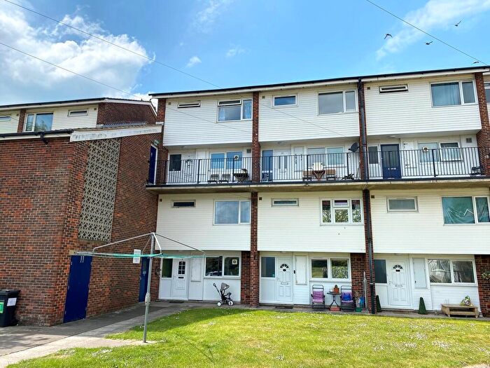 3 Bedroom Maisonette For Sale In Lumsden Road, Southsea, PO4