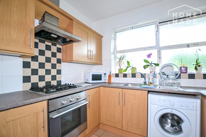 1 Bedroom Flat For Sale In Churchill Gardens, London, SW1V