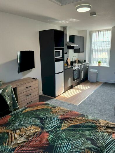 1 Bedroom Private Hall To Rent In Park Square, LA1