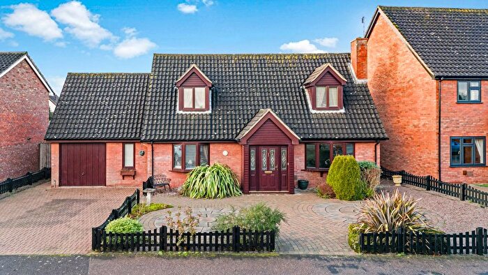 2 Bedroom Chalet For Sale In Harvesters Way, Ipswich, Martlesham Heath, IP5