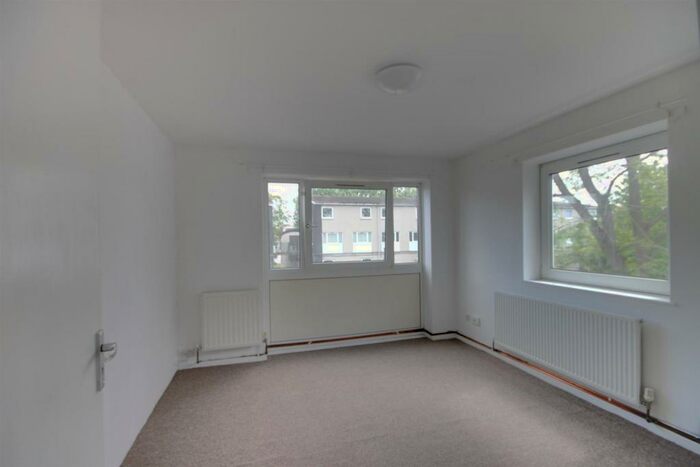 3 Bedroom Maisonette To Rent In Osward Place, Edmonton, N9