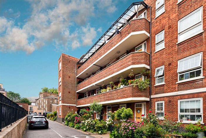 2 Bedroom Flat For Sale In Carters Close, NW5