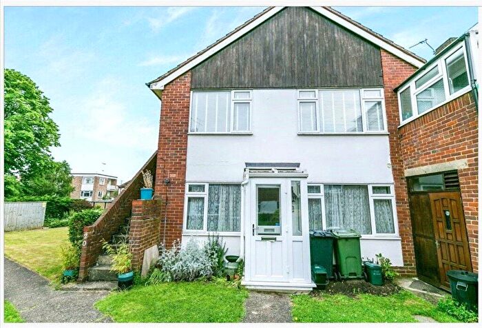 2 Bedroom Apartment For Sale In Manor Lodge, Manor Road, Guildford, GU2