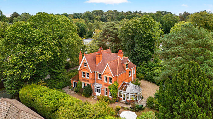 6 Bedroom Detached House For Sale In Heatherdale Road Camberley, Surrey, GU15