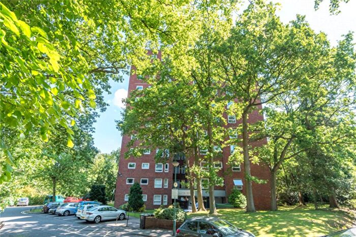 2 Bedroom Apartment For Sale In Wake Green Park, Moseley, Birmingham, B13