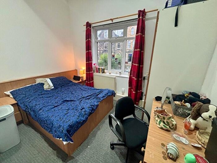 3 Bedroom Flat To Rent In Headingley Lane, Headingley, Leeds, LS6