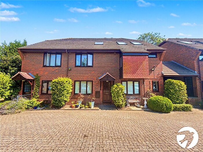 1 Bedroom Flat For Sale In Valley View Road, Rochester, Kent, ME1