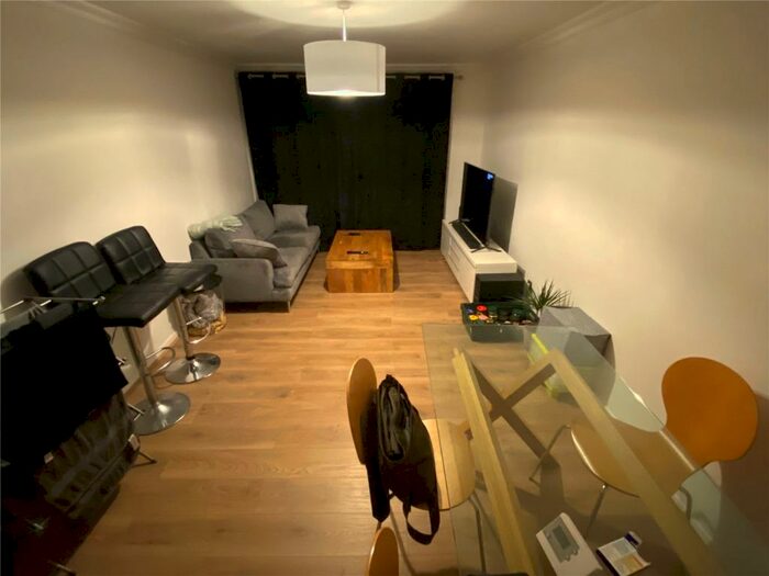 2 Bedroom Apartment To Rent In Hillside Road, Whyteleafe, CR3