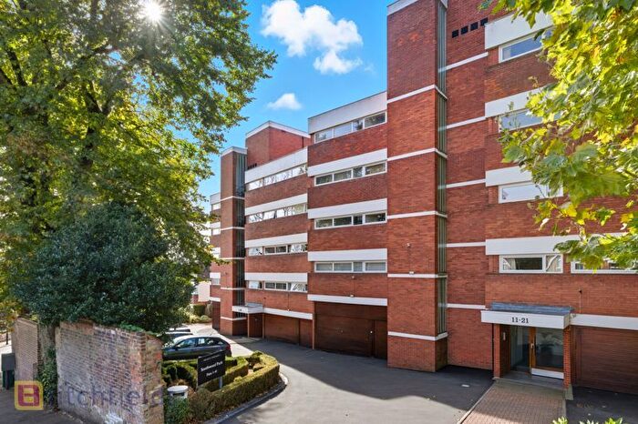 3 Bedroom Flat For Sale In Southwood Lawn Road, Highgate, N6