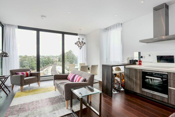 2 Bedroom Flat To Rent In Plaza Gardens, London, SW15