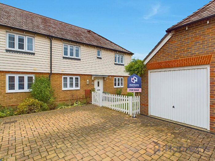 3 Bedroom Semi-Detached House For Sale In School Lane, Lower Halstow, Sittingbourne, Kent, ME9