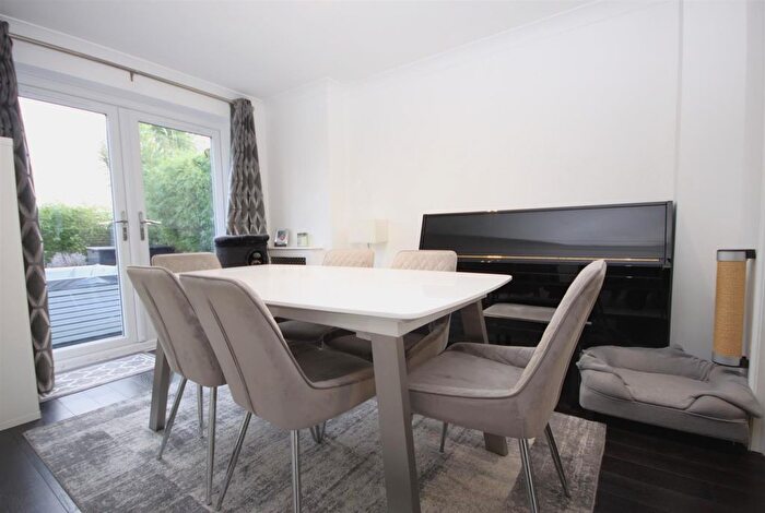 4 Bedroom Detached House For Sale In Suffolk Drive, Whiteley, Fareham, PO15