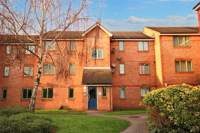 2 Bedroom Flat To Rent In Chantress Close, Dagenham, RM10