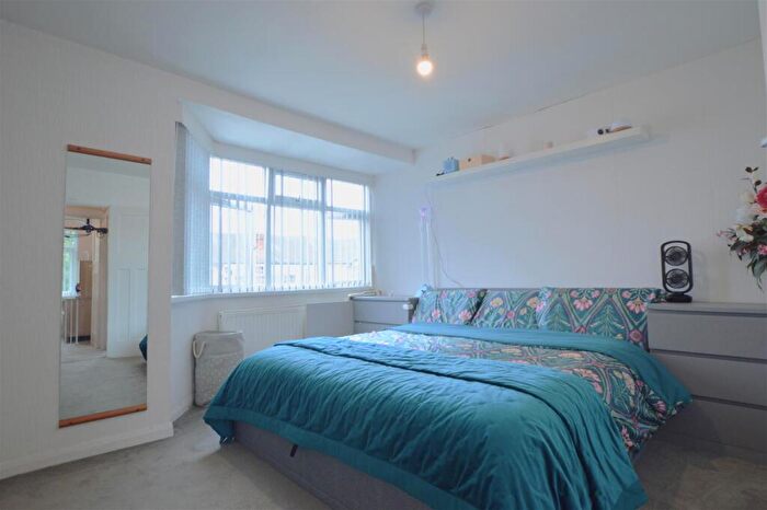 3 Bedroom Terraced House For Sale In Salt Hill Way, Slough, SL1