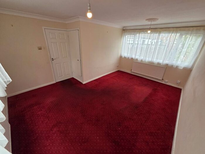 3 Bedroom End Of Terrace House To Rent In Thrales Close, LU3