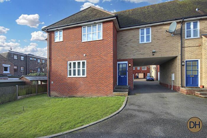 2 Bedroom Flat For Sale In Connaught Close, Colchester, Essex, CO1