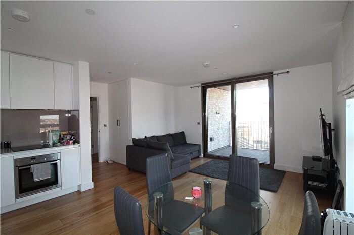 2 Bedroom Apartment To Rent In Caithness Walk, Croydon, CR0