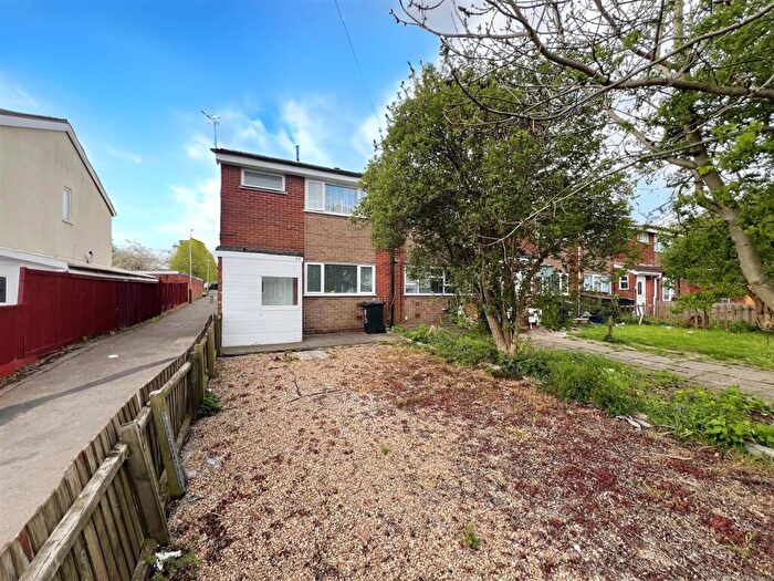 3 Bedroom End Of Terrace House For Sale In Woodgreen Walk, Leicester, LE4