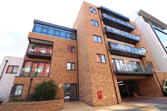 1 Bedroom Studio To Rent In Hemingford Court Gartlet Road, Watford, WD17