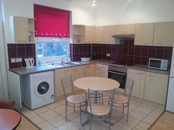 4 Bedroom House To Rent In Harold Grove, Leeds, LS6