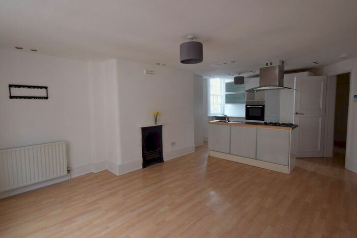 2 Bedroom Flat To Rent In King Street, Bideford EX39