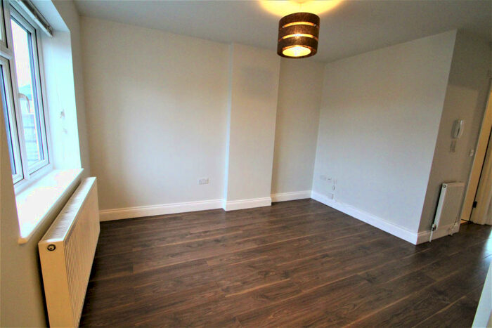 2 Bedroom Flat To Rent In High Road, Loughton, IG10
