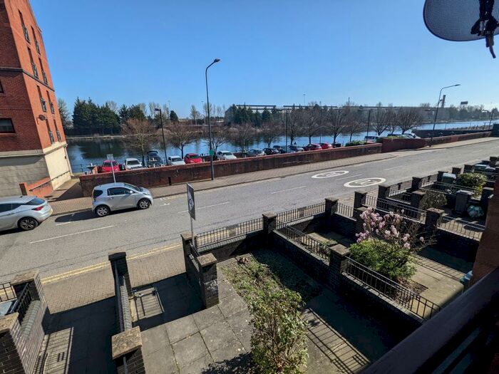 3 Bedroom Town House To Rent In Schooner Way, Cardiff, CF10