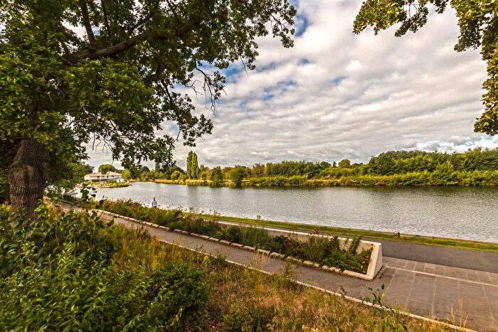 3 Bedroom Flat To Rent In Anglesea Road, Kingston Upon Thames, KT1