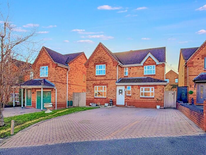 4 Bedroom Detached House For Sale In Larch Drive, Daventry, NN11