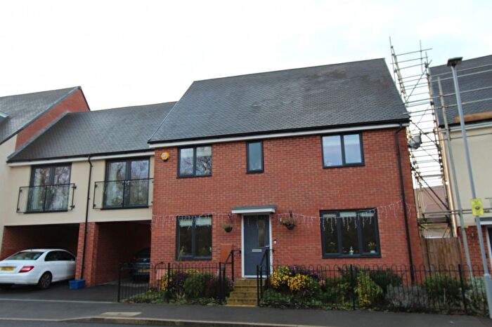 5 Bedroom Link Detached House To Rent In Guildford Avenue, Kingsmead, Milton Keynes, Buckinghamshire, MK4