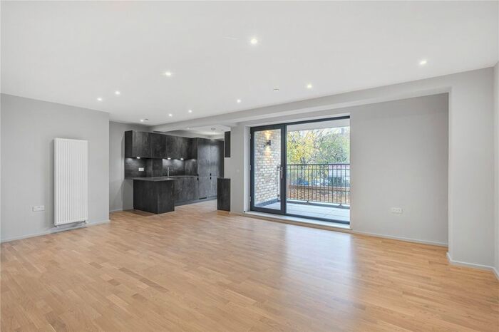 2 Bedroom Flat To Rent In Mowlem Street, Cambridge Heath, London, E2