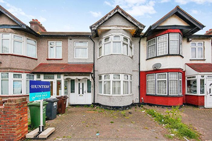 3 Bedroom Terraced House For Sale In Whalebone Lane North, Chadwell Heath, RM6