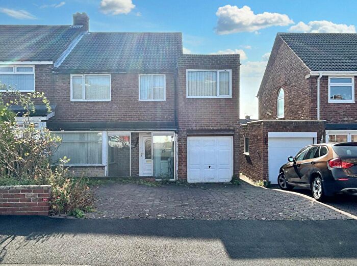 4 Bedroom Semi-Detached House For Sale In Hollinhill, Rowlands Gill, Tyne And Wear, NE39