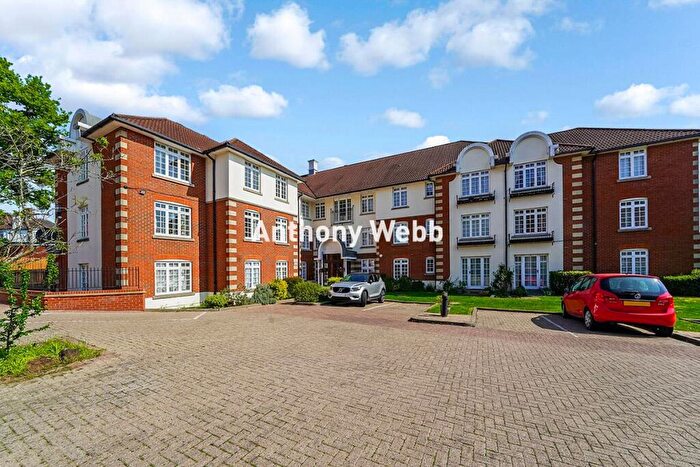 2 Bedroom Flat For Sale In Everard Court, Crothall Close, N13