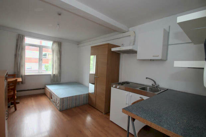 Flat To Rent In Kember Street, Islington, N1