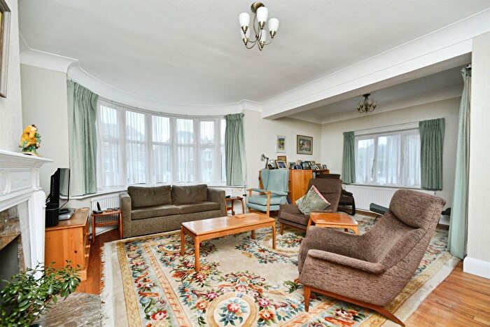5 Bedroom Detached House For Sale In Varndean Gardens, Brighton, BN1