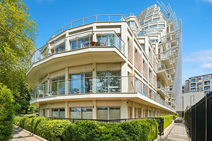 3 Bedroom Apartment For Sale In Kingston Riverside, Kingston Upon Thames, KT2