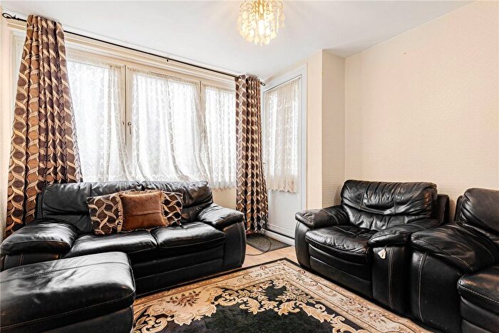 3 Bedroom Maisonette To Rent In Dunsterville Way, London, SE1