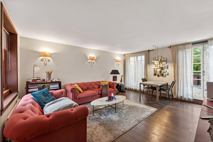 2 Bedroom Flat For Sale In Scott Avenue, London, SW15