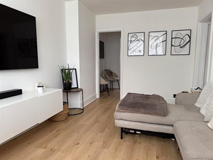 3 Bedroom End Of Terrace House For Sale In Lincroft Crescent, Chapelfields, Coventry ** No Upward Chain **, CV5