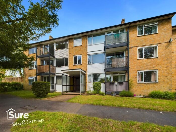 2 Bedroom Apartment To Rent In Chaulden House Gardens, Hemel Hempstead, Hertfordshire, HP1