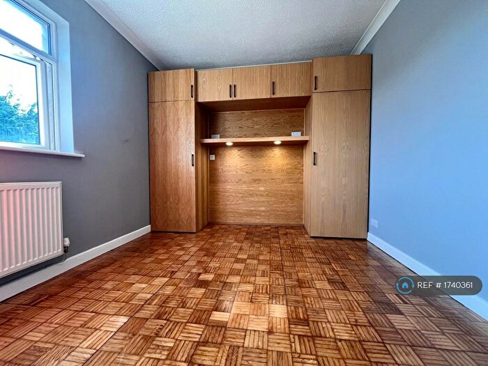 2 Bedroom Flat To Rent In Rookwood Close, Cardiff, CF5