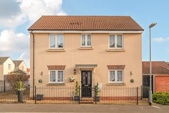 3 Bedroom Link Detached House For Sale In Buxton Way, Royal Wootton Bassett, Swindon, SN4