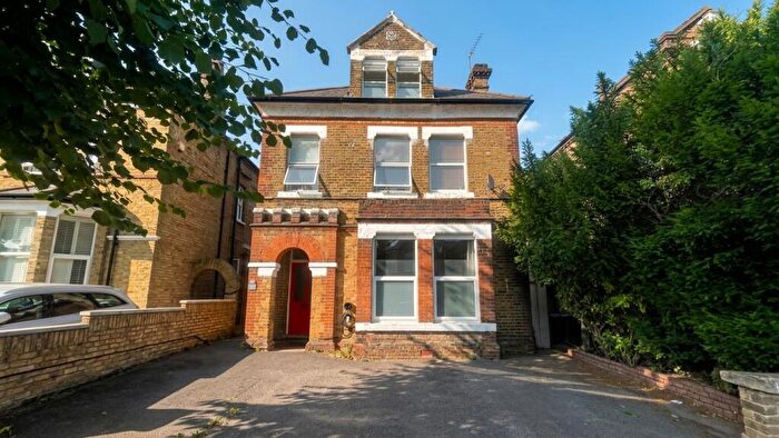 2 Bedroom Flat To Rent In Station Road, Winchmore Hill, N21
