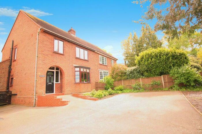 3 Bedroom Semi-Detached House For Sale In Sandy Lane, Sudbury, CO10