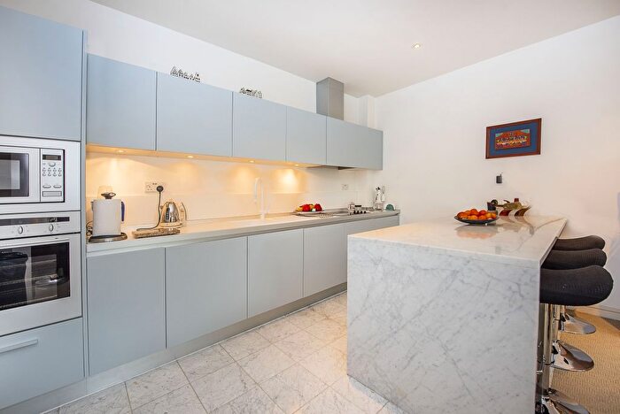 2 Bedroom Flat To Rent In Melliss Avenue, Kew, Richmond, TW9