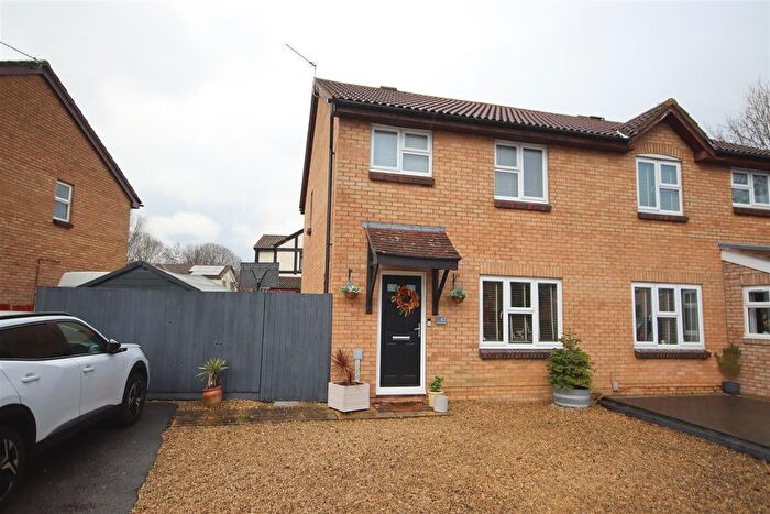 3 Bedroom Semi Detached House For Sale In Christopher Drive, Chippenham, SN15